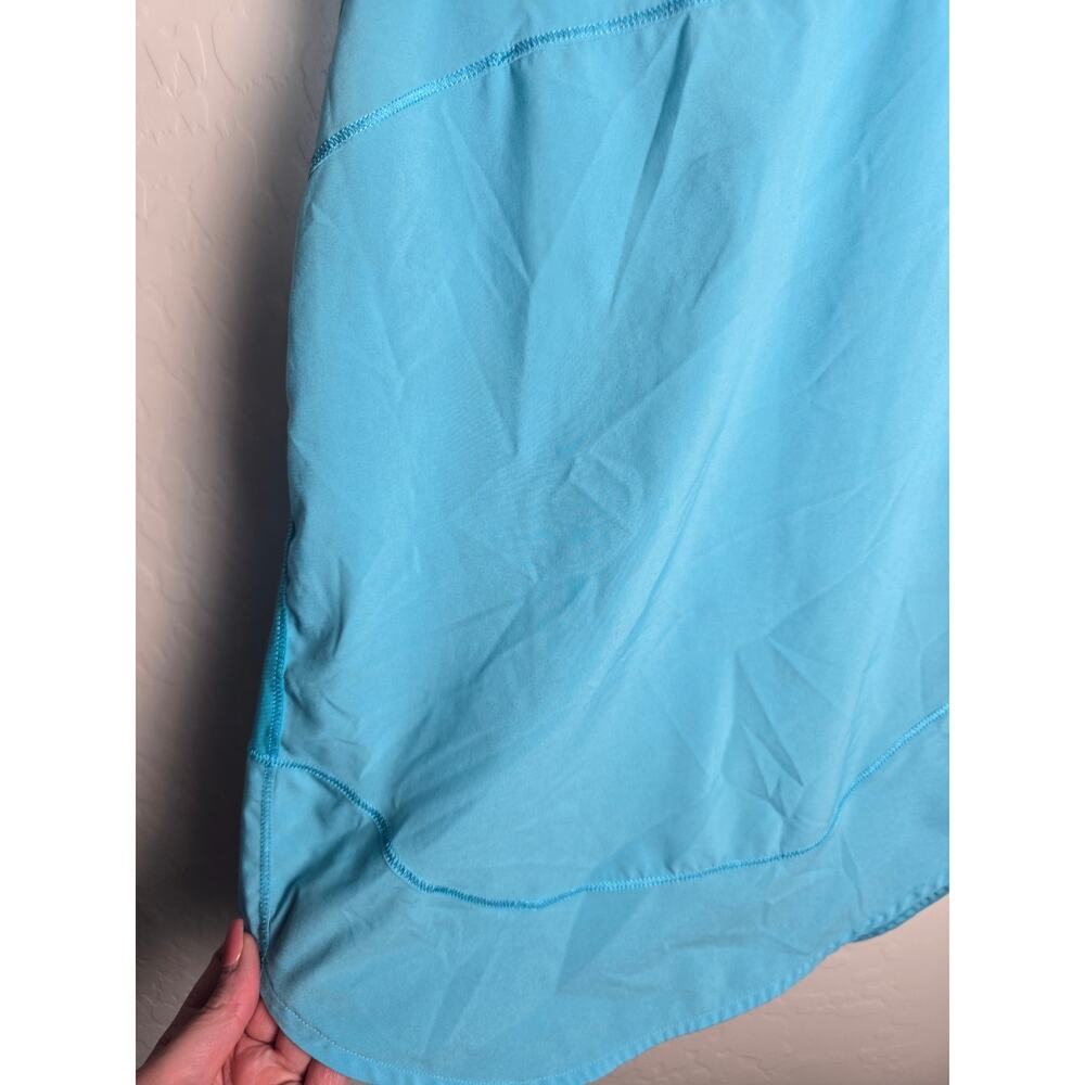 Lulu Tank Top Size 4? Blue light weight - Picture 2 of 5